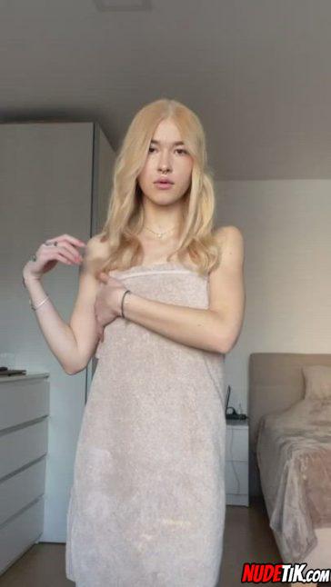 Marvelous Surprise When She Open 001.jpeg